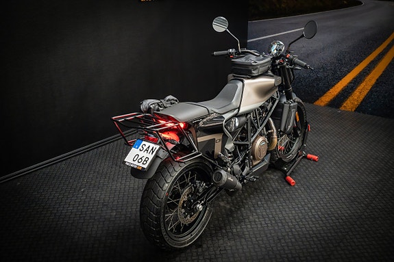 Husqvarna Svartpilen 701 *LeoVince* 3 of 14