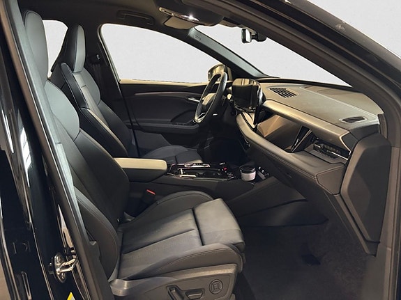 Audi Q6 e-tron 7 of 13