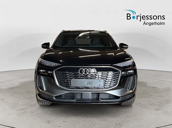 Audi Q6 e-tron 5 of 13