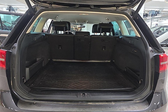 Volkswagen Passat 18 of 20