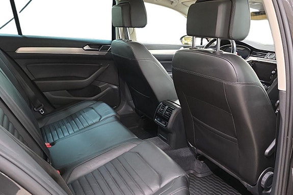 Volkswagen Passat 11 of 20