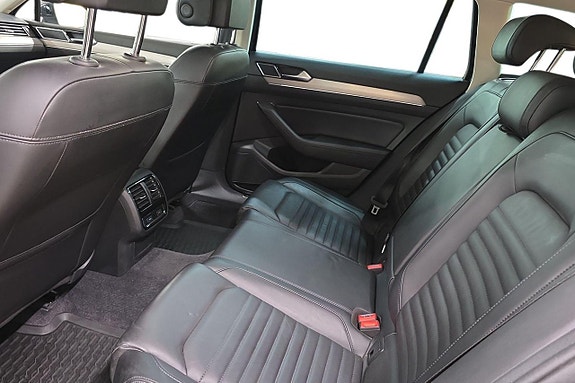 Volkswagen Passat 13 of 20