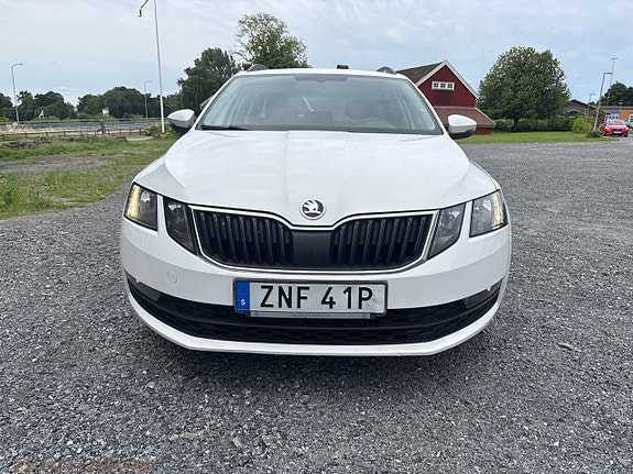 Skoda Octavia 2 of 5