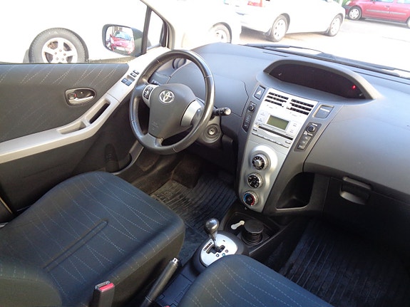Toyota Yaris 9 of 10