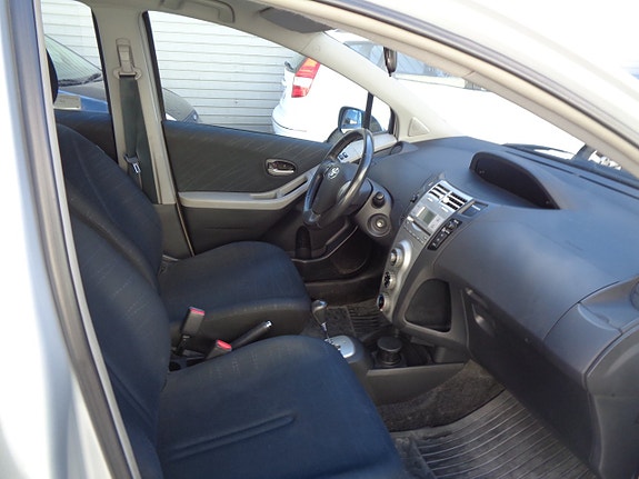Toyota Yaris 7 of 10