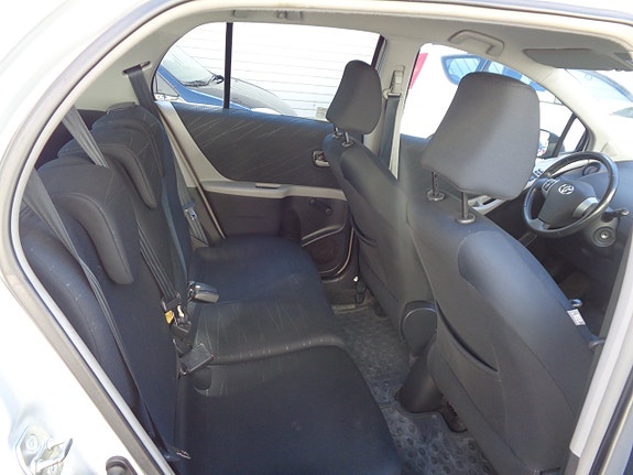 Toyota Yaris 8 of 10
