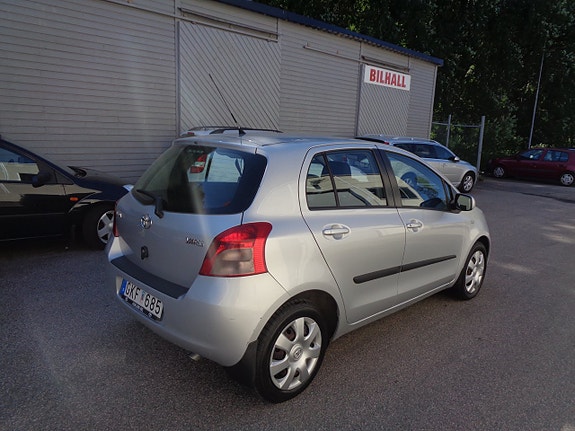 Toyota Yaris 4 of 10