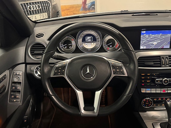 Mercedes-Benz C350 12 of 25