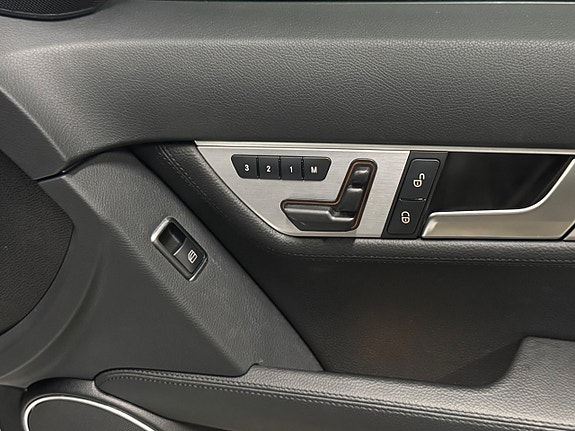 Mercedes-Benz C350 22 of 25
