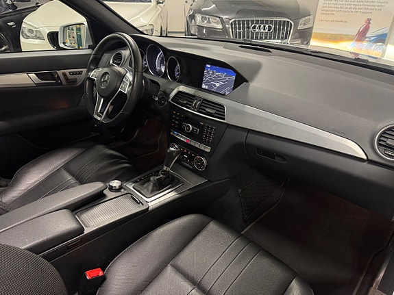 Mercedes-Benz C350 19 of 25