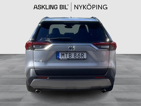 Toyota RAV4 4 of 5