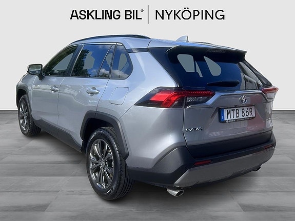 Toyota RAV4 2 of 5