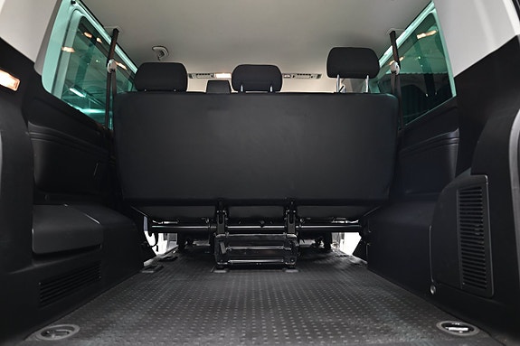 Volkswagen Caravelle 12 of 30