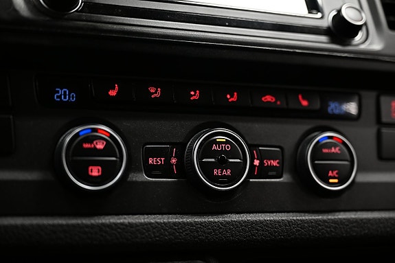 Volkswagen Caravelle 26 of 30