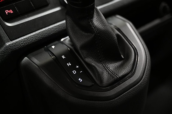 Volkswagen Caravelle 25 of 30