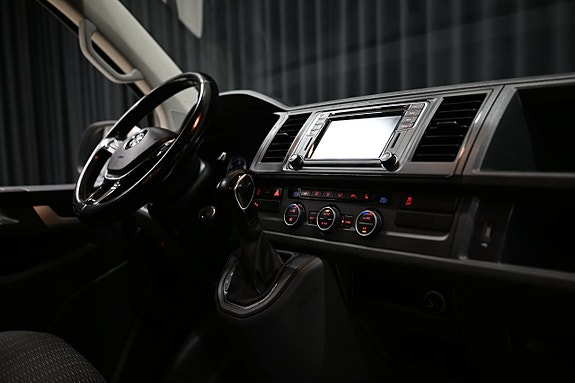 Volkswagen Caravelle 30 of 30