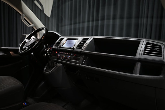 Volkswagen Caravelle 29 of 30