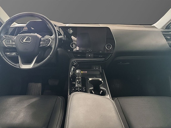 Lexus NX350h 9 of 11