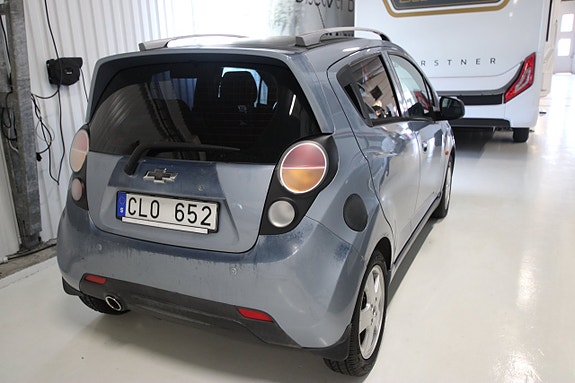Chevrolet Spark 2 of 5