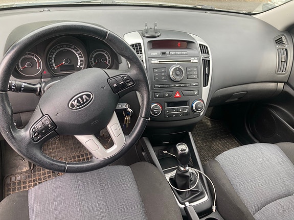 Kia Ceed 4 of 11