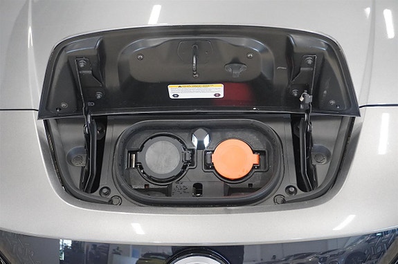 Nissan Leaf 6 of 15