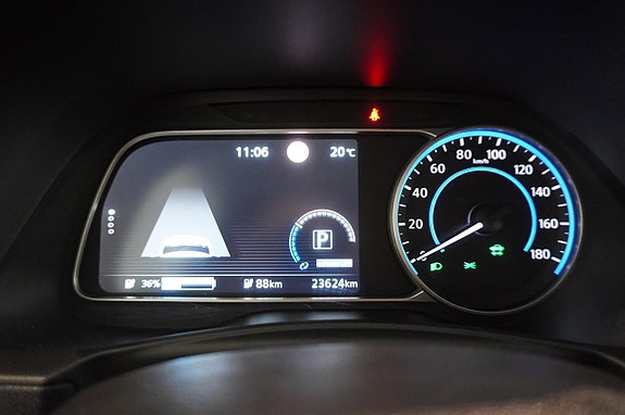 Nissan Leaf 10 of 11