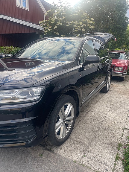 Audi Q7 2 of 6