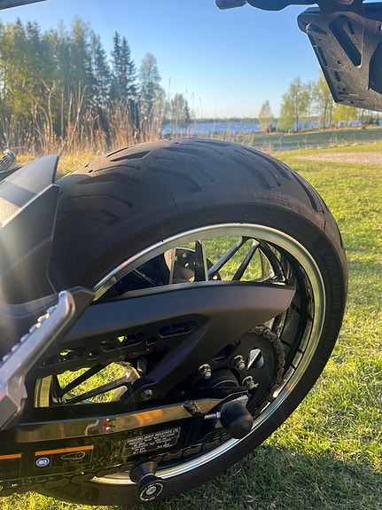 Kawasaki Z900 rs 5 of 11