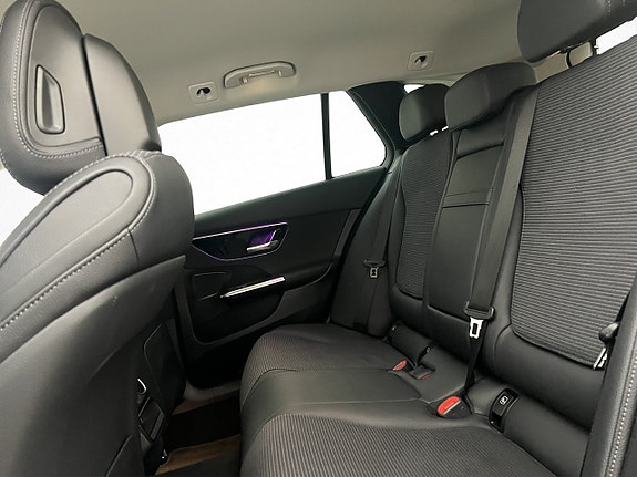 Mercedes-Benz C300 27 of 30