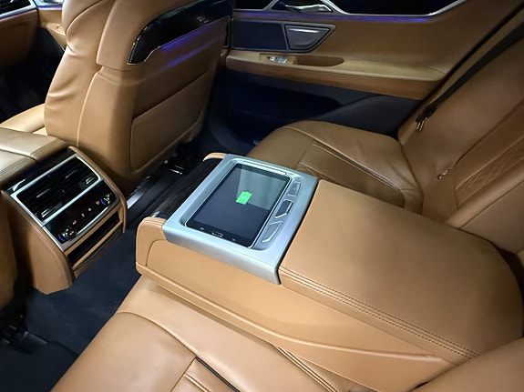 BMW 740d 10 of 18