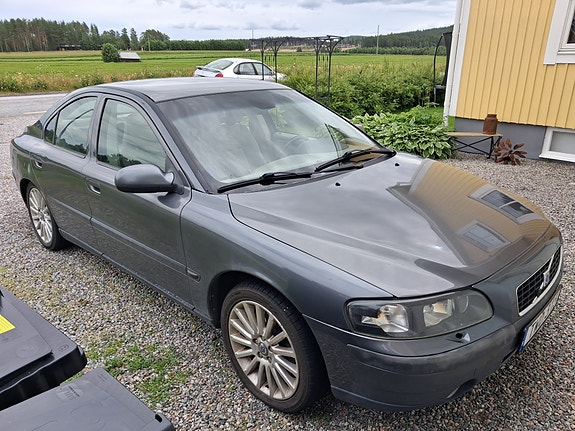 Volvo S60 2 of 7