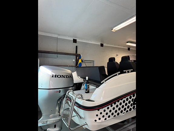 Micore Xw 63 Honda BF 150 2020.Mkt bra skick. Endast körd i Vänern. 3 of 4