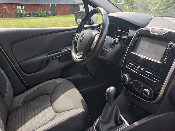 Renault Clio IV 4 of 5