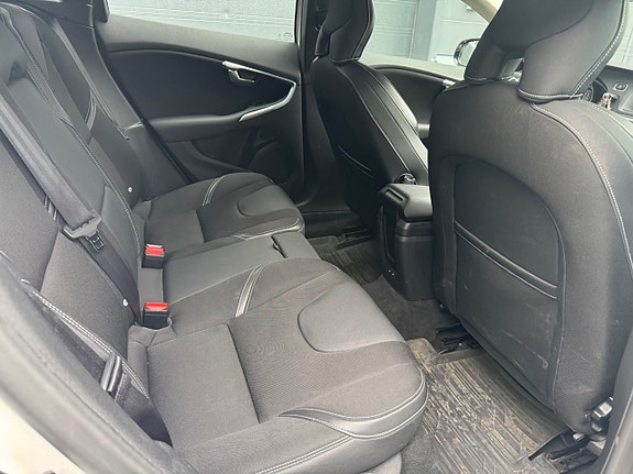 Volvo V40 14 of 15