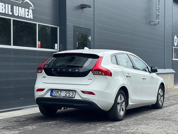 Volvo V40 4 of 5