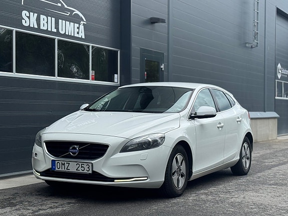 Volvo V40 3 of 5