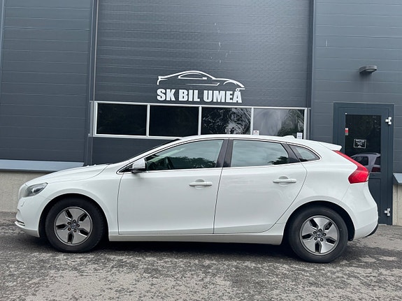 Volvo V40 8 of 15