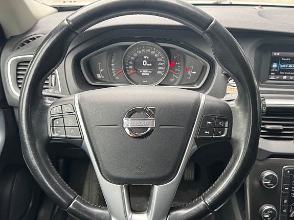 Volvo V40 11 of 15