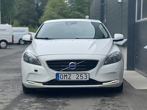 Volvo V40 2 of 5