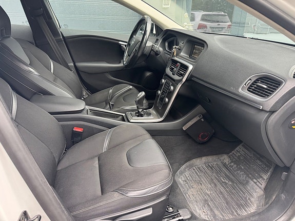 Volvo V40 13 of 15