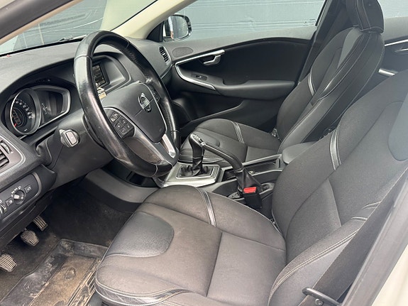 Volvo V40 12 of 15