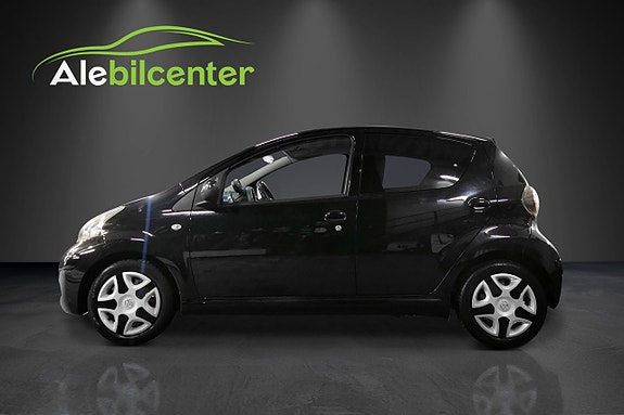 Toyota Aygo 3 of 5