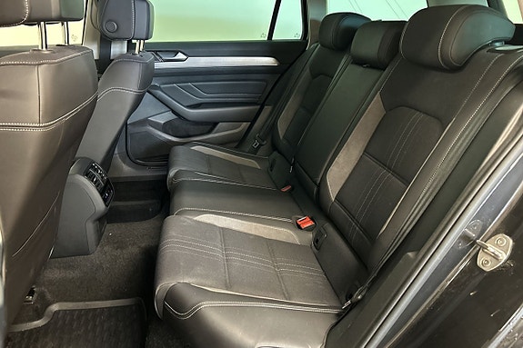 Volkswagen Passat Alltrack 12 of 30