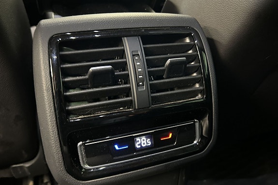 Volkswagen Passat Alltrack 22 of 30
