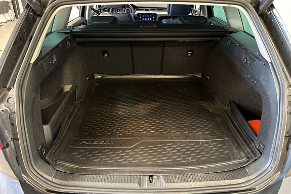 Volkswagen Passat Alltrack 25 of 30