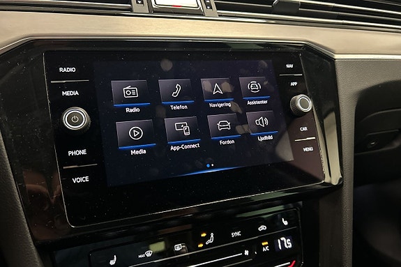 Volkswagen Passat Alltrack 18 of 30