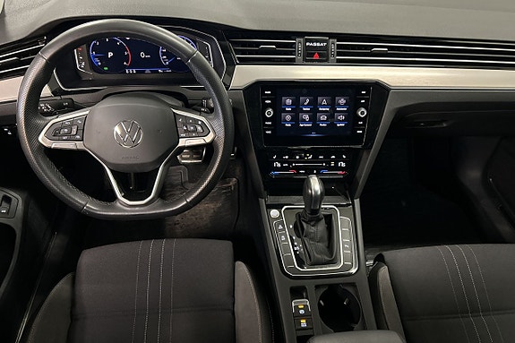 Volkswagen Passat Alltrack 13 of 30