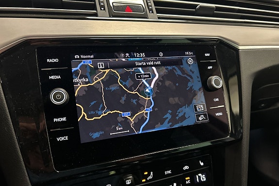 Volkswagen Passat Alltrack 19 of 30