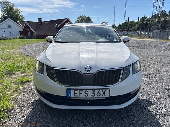 Skoda Octavia 2 of 5