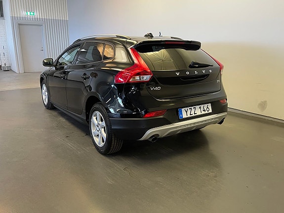 Volvo V40 Cross Country 3 of 13